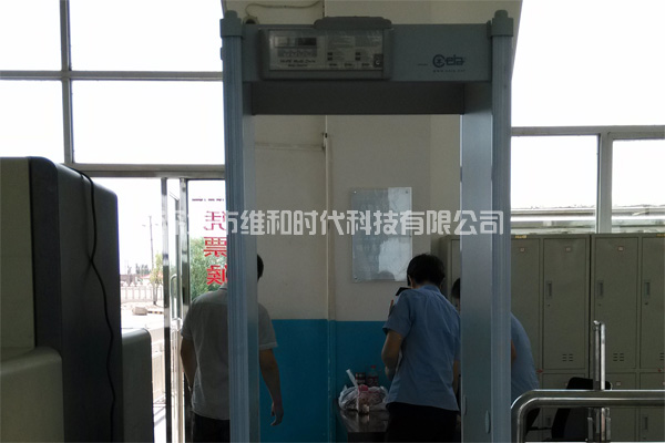 新疆烏魯木齊鐵路局8家火車站采用維和時(shí)代供應(yīng)HI-PE進(jìn)口安檢門[圖文]
