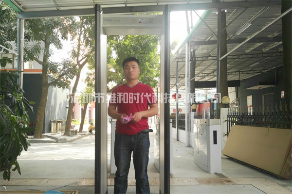 成都君客木業(yè)及新美麗點(diǎn)鞋業(yè)相繼從我司采購(gòu)METOR6S進(jìn)口金屬安檢門(mén)保安全[圖文]