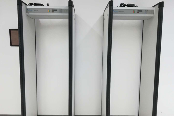 中山電子廠采用rapiscan metor6s進(jìn)口金屬探測安檢門檢測電子芯片(圖)