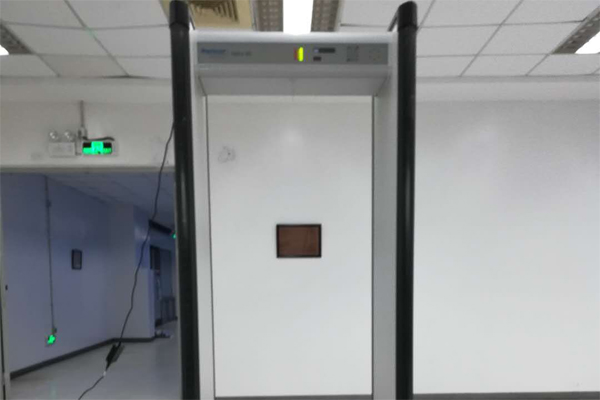 中山電子廠采用rapiscan metor6s進(jìn)口金屬探測安檢門檢測電子芯片(圖)